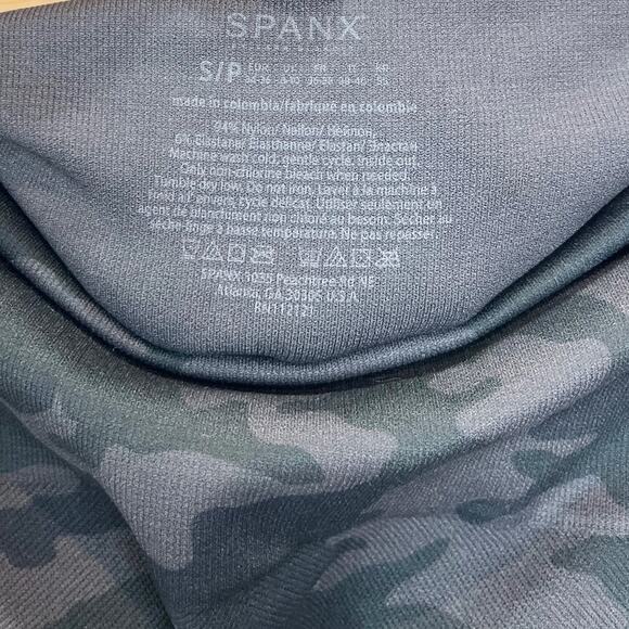 SPANX  Size S Look At Me Now Leggings Stretch Pull On Camo Camouflage Gray - Picture 3 of 8